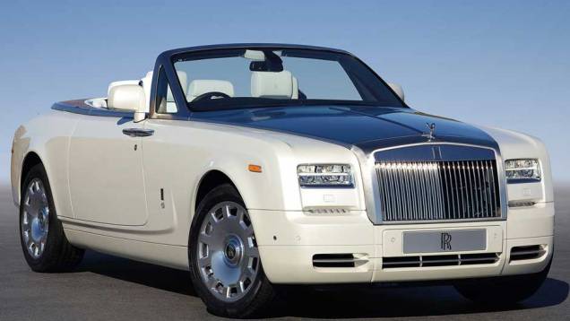 Rolls Royce Phantom Drophead Coupe usa um 6.75 l V12 de 460 cv e 73,4 mkgf de torque. Rolls Royce Phantom Drophead Coupe usa um 6.75 l V12 de 460 cv e 73,4 mkgf de torque.