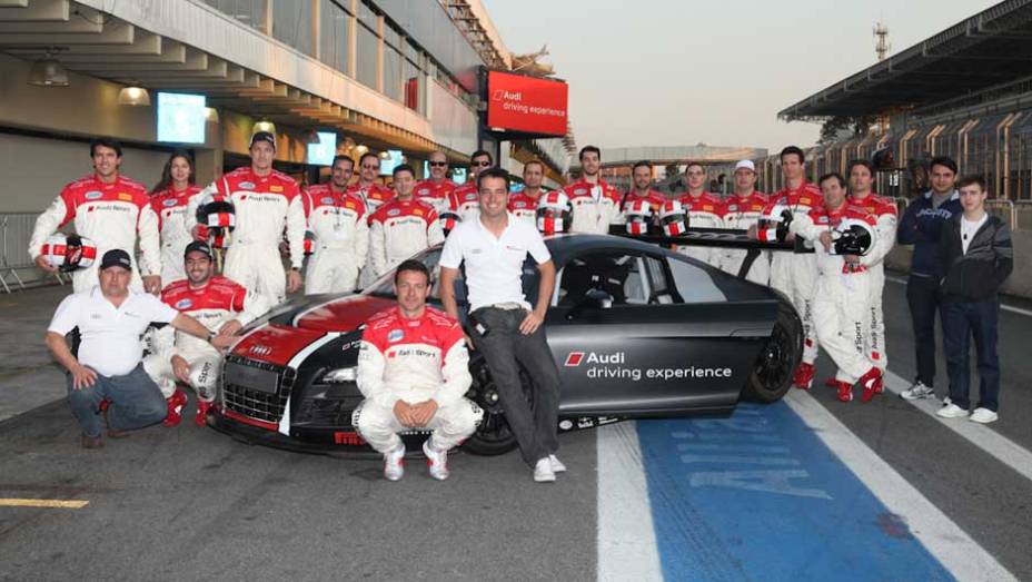 No fim do curso S, todos os participantes recebem diplomas; quem conclui o curso RS pode tirar carteira de piloto | <a href="https://quatrorodas.abril.com.br/reportagens/audi-driving-experience-696407.shtml" rel="migration">Leia mais</a>
