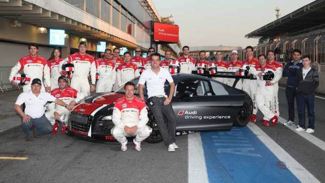 No fim do curso S, todos os participantes recebem diplomas; quem conclui o curso RS pode tirar carteira de piloto | <a href="https://quatrorodas.abril.com.br/reportagens/audi-driving-experience-696407.shtml" rel="migration">Leia mais</a> No fim do curso S, todos os participantes recebem diplomas; quem conclui o curso RS pode tirar carteira de piloto | <a href="https://quatrorodas.abril.com.br/reportagens/audi-driving-experience-696407.shtml" rel="migration">Leia mais</a>