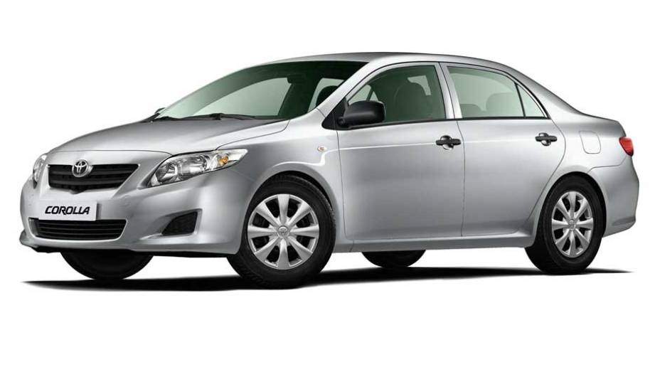 Toyota Corolla - Os pais consumidores de Toyota Corolla normalmente tendem a não ser tão jovens (ao menos no espírito) e a não se sentir tão à vontade com adrenalina ao volante. Gostam mesmo é de uma boa dose de conservadorismo, regada a segurança e estab