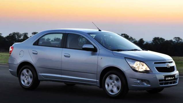 São 108 cv com etanol e 106 cv com gasolina, aumento de 6 cv e 9 cv, respectivamente, em comparação ao modelo 1.4 | <a href="https://quatrorodas.abril.com.br/carros/lancamentos/chevrolet-cobalt-1-8-699014.shtml" rel="migration">Leia mais</a>