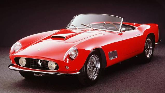 A Ferrari 250 GT do filme "Curtindo a vida adoidado" foi leiloada em 2010, mas com uma curiosidade: ela não é uma legítima Ferrari. Trata-se de uma réplica que utilizou como base um MG, e foi vendida por US$ 122.000 (R$ 246.000), em Londres