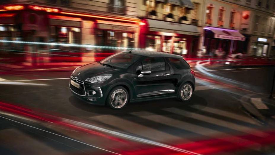 Citroën exibe as primeiras imagens do DS3 Cabriolet | <a href="https://quatrorodas.abril.com.br/saloes/paris/2012/citroen-ds3-cabriolet-703240.shtml" rel="migration">Leia mais</a>