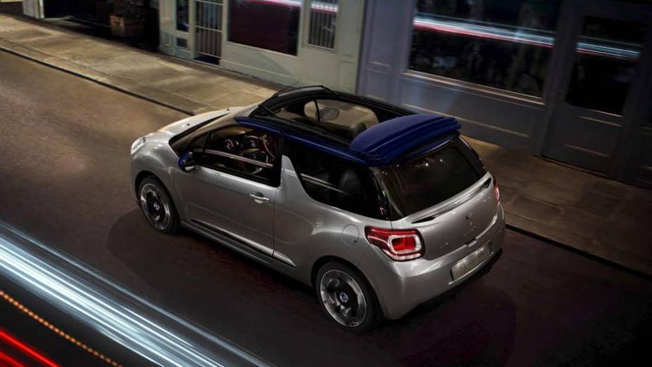 Novidade está sendo exibida ao público no Salão de Paris. | <a href="https://quatrorodas.abril.com.br/saloes/paris/2012/citroen-ds3-cabriolet-703240.shtml" rel="migration">Leia mais</a> Novidade está sendo exibida ao público no Salão de Paris. | <a href="https://quatrorodas.abril.com.br/saloes/paris/2012/citroen-ds3-cabriolet-703240.shtml" rel="migration">Leia mais</a>