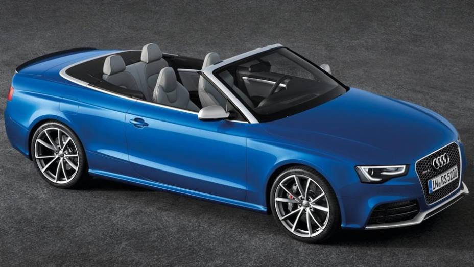 O teto pode ser totalmente aberto em apenas 15 segundos... | <a href="https://quatrorodas.abril.com.br/saloes/paris/2012/audi-rs5-cabriolet-702558.shtml" rel="migration">Leia mais</a>