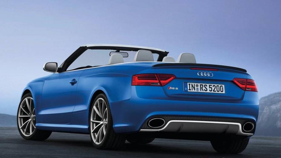 Algumas diferenças são percebidas entre o RS5 conversível e o modelo coupé já existente. | <a href="https://quatrorodas.abril.com.br/saloes/paris/2012/audi-rs5-cabriolet-702558.shtml" rel="migration">Leia mais</a>