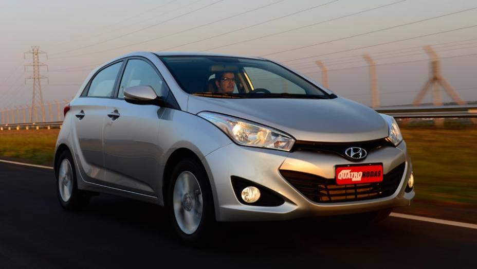 Enfim, o Hyundai HB20 é exibido sem camuflagens | <a href="https://quatrorodas.abril.com.br/noticias/fabricantes/todas-especificacoes-hyundai-hb20-701531.shtml" target="_blank" rel="migration">Confira todas as informações do modelo aqui</a>