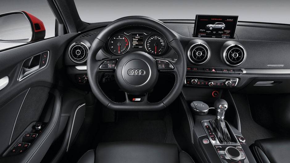 De s&eacute;rie, todas as vers&otilde;escontam com piloto autom&aacute;tico auto adaptativo. | <a href="https://quatrorodas.abril.com.br/salao-do-automovel/2012/carros/a3-sportback-704308.shtml" rel="migration">Leia mais</a>