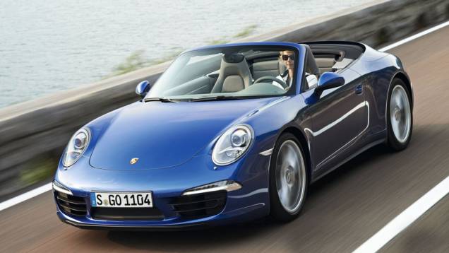 A Porsche revelou o 911 Carrera 4 e o 4S. | <a href="https://quatrorodas.abril.com.br/saloes/paris/2012/porsche-911-carrera-4-4s-702619.shtml" rel="migration">Leia mais</a>