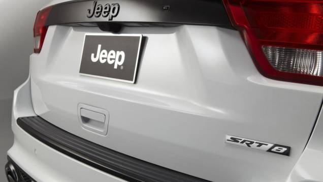 A versão limitada contará com motor 6.4 HEMI V8 que gera 462 cavalos de potência. | <a href="%20https://quatrorodas.abril.com.br/saloes/paris/2012/jeep-special-editions-703383.shtml" rel="migration">Leia mais</a> A versão limitada contará com motor 6.4 HEMI V8 que gera 462 cavalos de potência. | <a href="%20https://quatrorodas.abril.com.br/saloes/paris/2012/jeep-special-editions-703383.shtml" rel="migration">Leia mais</a>