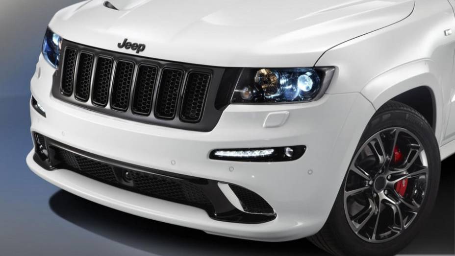 O modelo acelera de 0 a 100 km/h em cinco segundos e antinge velocidade máxima de 257 km/h. | <a href="%20https://quatrorodas.abril.com.br/saloes/paris/2012/jeep-special-editions-703383.shtml" rel="migration">Leia mais</a>