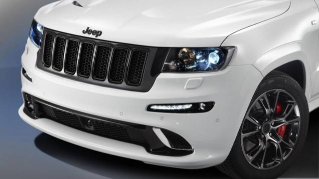 O modelo acelera de 0 a 100 km/h em cinco segundos e antinge velocidade máxima de 257 km/h. | <a href="%20https://quatrorodas.abril.com.br/saloes/paris/2012/jeep-special-editions-703383.shtml" rel="migration">Leia mais</a> O modelo acelera de 0 a 100 km/h em cinco segundos e antinge velocidade máxima de 257 km/h. | <a href="%20https://quatrorodas.abril.com.br/saloes/paris/2012/jeep-special-editions-703383.shtml" rel="migration">Leia mais</a>