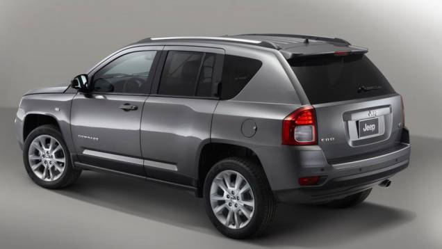 Uma delas é o Compass Overland. | <a href="https://quatrorodas.abril.com.br/saloes/paris/2012/jeep-special-editions-703383.shtml" rel="migration">Leia mais</a> Uma delas é o Compass Overland. | <a href="https://quatrorodas.abril.com.br/saloes/paris/2012/jeep-special-editions-703383.shtml" rel="migration">Leia mais</a>