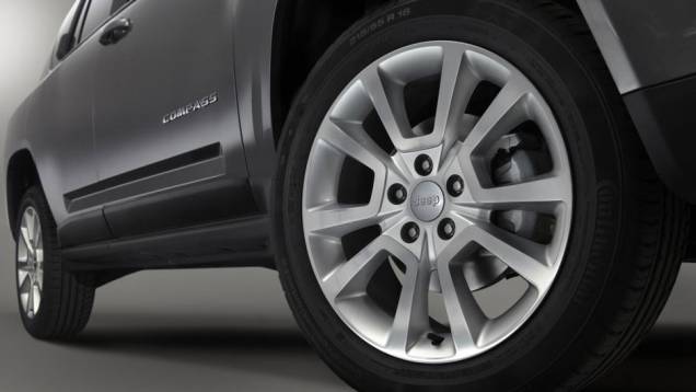 O modelo chega para ser o topo de linha. | <a href="https://quatrorodas.abril.com.br/saloes/paris/2012/jeep-special-editions-703383.shtml" rel="migration">Leia mais</a> O modelo chega para ser o topo de linha. | <a href="https://quatrorodas.abril.com.br/saloes/paris/2012/jeep-special-editions-703383.shtml" rel="migration">Leia mais</a>