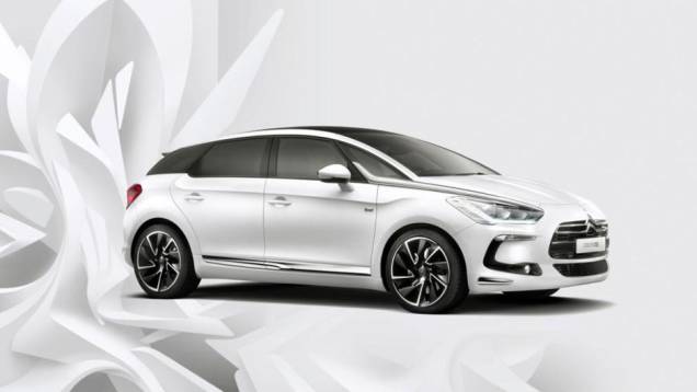 A edição tem como algumas de suas características a cor de carroceria branca perolizada e detalhes externos cromados. | <a href="%20https://quatrorodas.abril.com.br/saloes/paris/2012/citroen-ds4-ds5-pure-pearl-702786.shtml" rel="migration">Leia mais</a> A edição tem como algumas de suas características a cor de carroceria branca perolizada e detalhes externos cromados. | <a href="%20https://quatrorodas.abril.com.br/saloes/paris/2012/citroen-ds4-ds5-pure-pearl-702786.shtml" rel="migration">Leia mais</a>