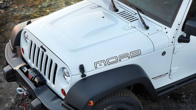 O motor é 2.8 turbo diesel. | <a href="https://quatrorodas.abril.com.br/saloes/paris/2012/jeep-special-editions-703383.shtml" rel="migration">Leia mais</a> O motor é 2.8 turbo diesel. | <a href="https://quatrorodas.abril.com.br/saloes/paris/2012/jeep-special-editions-703383.shtml" rel="migration">Leia mais</a>