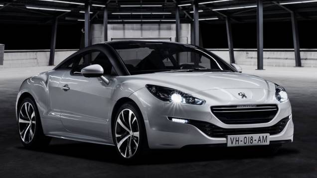 Visualmente, o Peugeot RCZ coupé apresenta nova grade frontal e novo para-choque dianteiro, com grande entrada de ar. | <a href="%20https://quatrorodas.abril.com.br/saloes/paris/2012/peugeot-rcz-coupe-702617.shtml" rel="migration">Leia mais</a>