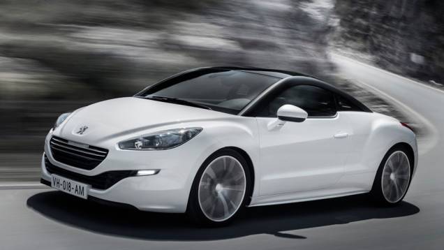 LEDs também compõem a frente reformulada. | <a href="https://quatrorodas.abril.com.br/saloes/paris/2012/peugeot-rcz-coupe-702617.shtml" rel="migration">Leia mais</a>