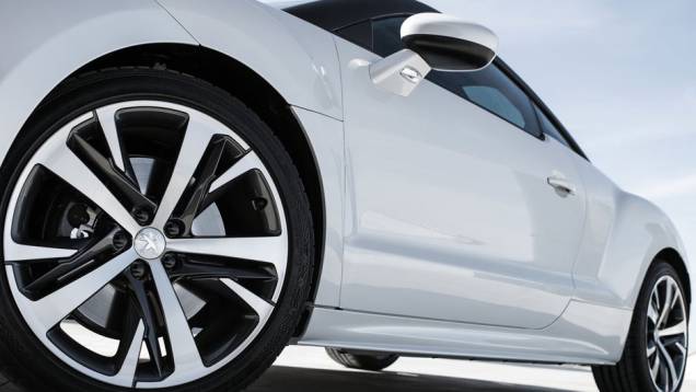 Oito opções de cor de carroceria estarão disponíveis. As rodas podem ser de liga-leve de 18 ou 19 polegadas. | <a href="%20https://quatrorodas.abril.com.br/saloes/paris/2012/peugeot-rcz-coupe-702617.shtml" rel="migration">Leia mais</a> Oito opções de cor de carroceria estarão disponíveis. As rodas podem ser de liga-leve de 18 ou 19 polegadas. | <a href="%20https://quatrorodas.abril.com.br/saloes/paris/2012/peugeot-rcz-coupe-702617.shtml" rel="migration">Leia mais</a>