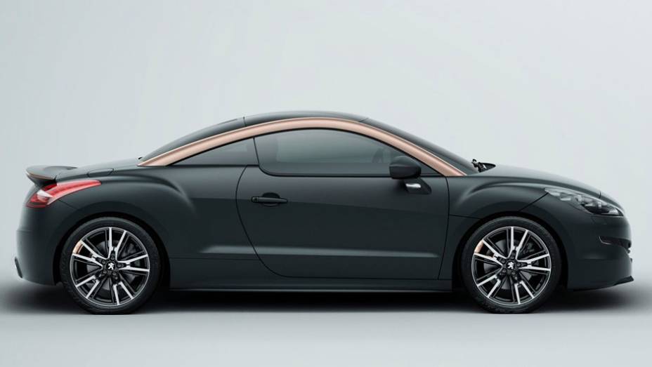 O ponto alto do carro é o motor 1.6 turbo de quatro cilindros, que foi modificado para ficar mais potente | <a href="%20https://quatrorodas.abril.com.br/saloes/paris/2012/peugeot-rcz-r-concept-703575.shtml" rel="migration">Leia mais</a>
