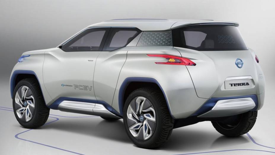 Na dianteira, a tecnologia utilizada é a mesma do Leaf, com um sistema propulsor para as duas rodas. | <a href="%20https://quatrorodas.abril.com.br/saloes/paris/2012/nissan-terra-702608.shtml" rel="migration">Leia mais</a>