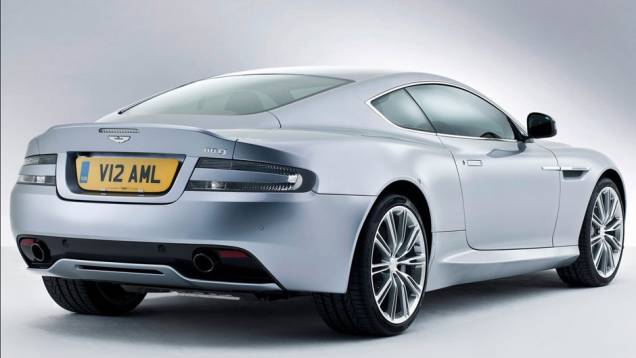 Equipado com motor 5.9 V12 revisado, o DB9 desenvolve uma potência de 470 cavalos. | <a href="%20https://quatrorodas.abril.com.br/saloes/paris/2012/aston-martin-db9-703323.shtml" rel="migration">Leia mais</a> Equipado com motor 5.9 V12 revisado, o DB9 desenvolve uma potência de 470 cavalos. | <a href="%20https://quatrorodas.abril.com.br/saloes/paris/2012/aston-martin-db9-703323.shtml" rel="migration">Leia mais</a>