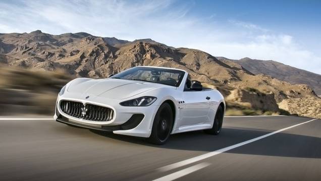 A novidade terá diversas possibilidades de customização e contará com o opcional de "acabamento de carbono". | <a href="%20https://quatrorodas.abril.com.br/saloes/paris/2012/maserati-grancabrio-mc-stradale-703191.shtml" rel="migration">Leia mais</a>