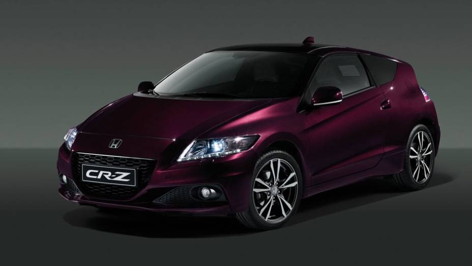 Modelo apresenta mudanças visuais em seu etxerior | <a href="https://quatrorodas.abril.com.br/saloes/paris/2012/honda-cr-z-703324.shtml" rel="migration">Leia mais</a>