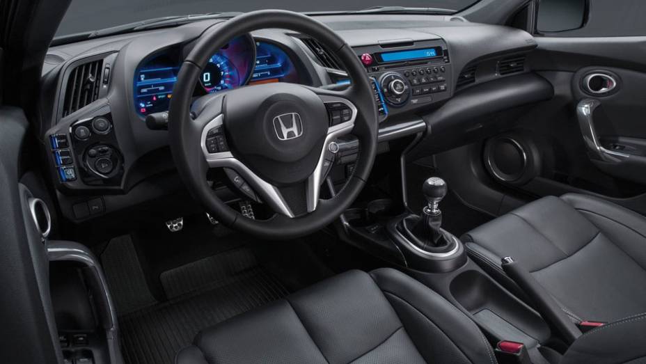 SUV mantém a motorização híbrida presente em sua versão atual | <a href="https://quatrorodas.abril.com.br/saloes/paris/2012/honda-cr-z-703324.shtml" rel="migration">Leia mais</a>