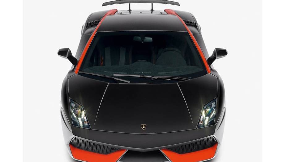 Sua relação peso-potência é de apenas 2,35 kg/cv | <a href="https://quatrorodas.abril.com.br/saloes/paris/2012/lamborghini-gallardo-lp-570-4-edizione-tecnica-703486.shtml" rel="migration">Leia mais</a>