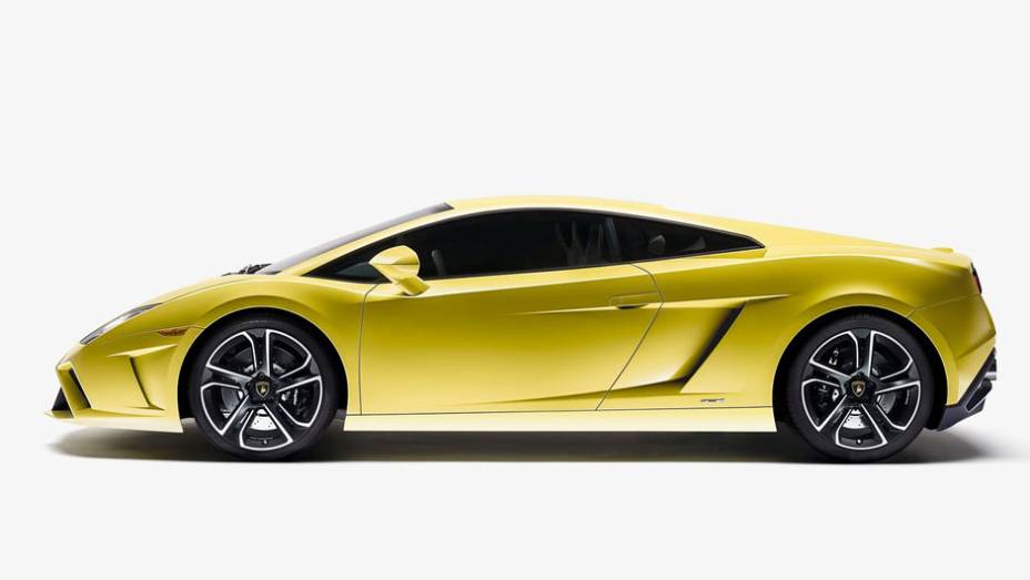 Novas rodas aro 19 também foram incorporadas do esportivo | <a href="https://quatrorodas.abril.com.br/saloes/paris/2012/lamborghini-gallardo-lp-560-4-703460.shtml" rel="migration">Leia mais</a>