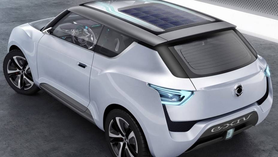 Um destaque é a presença de células solares no teto do e-XIV | <a href="https://quatrorodas.abril.com.br/saloes/paris/2012/ssangyong-e-xiv-703396.shtml" rel="migration">Leia mais</a>