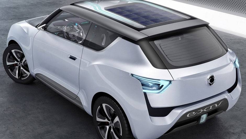 Um destaque &eacute; a presen&ccedil;a de c&eacute;lulas solares no teto do e-XIV | <a href="https://quatrorodas.abril.com.br/saloes/paris/2012/ssangyong-e-xiv-703396.shtml" rel="migration">Leia mais</a>