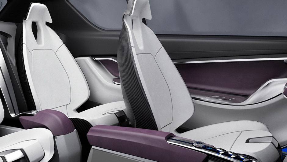 Bancos possuem design bastante inovador | <a href="https://quatrorodas.abril.com.br/saloes/paris/2012/ssangyong-e-xiv-703396.shtml" rel="migration">Leia mais</a>