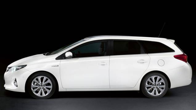 A perua tem 28 cm de comprimento a mais do que o Auris hatch | <a href="https://quatrorodas.abril.com.br/saloes/paris/2012/toyota-auris-tourer-703459.shtml" rel="migration">Leia mais</a>