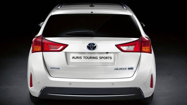 O Auris Touring Sports será o primeiro carro do segmento a contar com motorização híbrida | <a href="%20https://quatrorodas.abril.com.br/saloes/paris/2012/toyota-auris-tourer-703459.shtml" rel="migration">Leia mais</a>