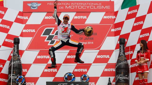 Marc Márquez conquistou o segundo título na categoria mais importante da motovelocidade | <a href="https://quatrorodas.abril.com.br/moto/noticias/ultrapassagem-final-bicampeonato-marc-marquez-805642.shtml" rel="migration">Leia mais</a>