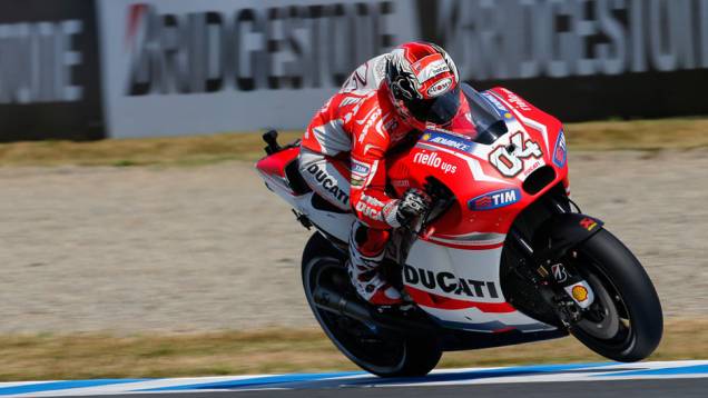 Dovizioso largou na pole, mas terminou em quinto. | <a href="https://quatrorodas.abril.com.br/moto/noticias/ultrapassagem-final-bicampeonato-marc-marquez-805642.shtml" rel="migration">Leia mais</a>