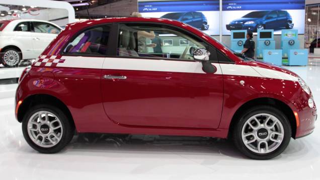 Lista de equipamentos de série inclui sete airbags <a href="https://quatrorodas.abril.com.br/salao-do-automovel/2012/carros/500-704044.shtml" rel="migration">Leia mais</a> Lista de equipamentos de série inclui sete airbags <a href="https://quatrorodas.abril.com.br/salao-do-automovel/2012/carros/500-704044.shtml" rel="migration">Leia mais</a>