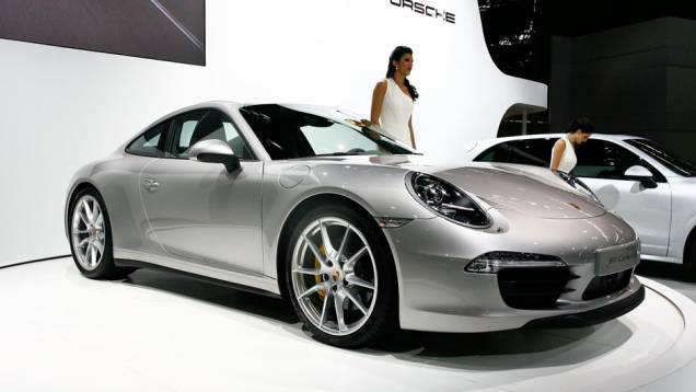 Potência entregue é de 405 cv <a href="https://quatrorodas.abril.com.br/salao-do-automovel/2012/carros/911-carrera-4-4s-704309.shtmll" rel="migration">Leia mais</a> Potência entregue é de 405 cv <a href="https://quatrorodas.abril.com.br/salao-do-automovel/2012/carros/911-carrera-4-4s-704309.shtmll" rel="migration">Leia mais</a>