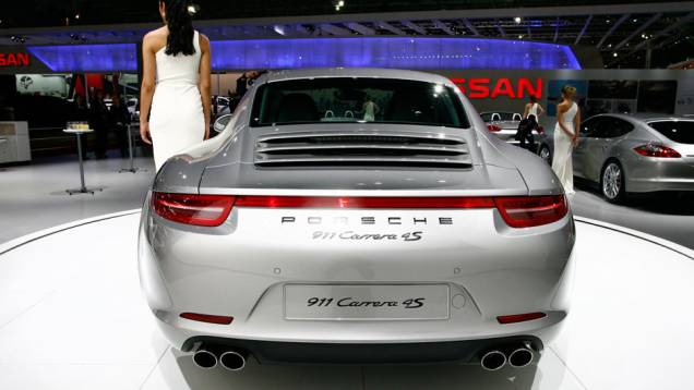 Modelo é oferecido nas carrocerias cupê e cabriolet <a href="https://quatrorodas.abril.com.br/salao-do-automovel/2012/carros/911-carrera-4-4s-704309.shtmll" rel="migration">Leia mais</a> Modelo é oferecido nas carrocerias cupê e cabriolet <a href="https://quatrorodas.abril.com.br/salao-do-automovel/2012/carros/911-carrera-4-4s-704309.shtmll" rel="migration">Leia mais</a>