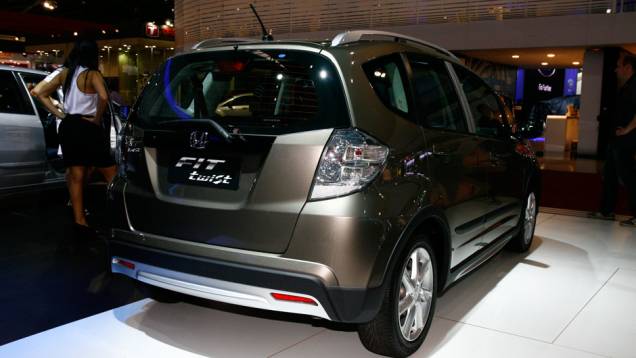 Versão desenvolvida no Brasil e exclusiva para nosso mercado - <a href="https://quatrorodas.abril.com.br/salao-do-automovel/2012/carros/honda-fit-twist-708885.shtml" rel="migration">Leia mais</a> Versão desenvolvida no Brasil e exclusiva para nosso mercado - <a href="https://quatrorodas.abril.com.br/salao-do-automovel/2012/carros/honda-fit-twist-708885.shtml" rel="migration">Leia mais</a>