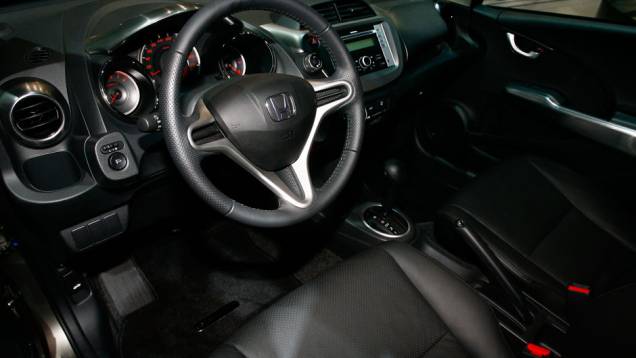 No interior, poucas mudanças- <a href="https://quatrorodas.abril.com.br/salao-do-automovel/2012/carros/honda-fit-twist-708885.shtml" rel="migration">Leia mais</a> No interior, poucas mudanças- <a href="https://quatrorodas.abril.com.br/salao-do-automovel/2012/carros/honda-fit-twist-708885.shtml" rel="migration">Leia mais</a>