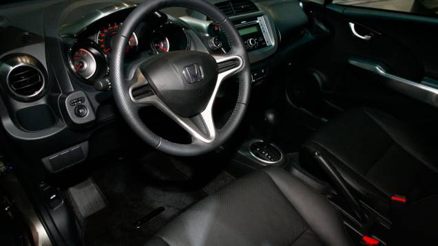 No interior, poucas mudanças- <a href="https://quatrorodas.abril.com.br/salao-do-automovel/2012/carros/honda-fit-twist-708885.shtml" rel="migration">Leia mais</a>