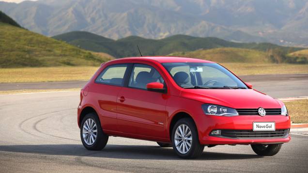 VW Gol 2p | <a href="https://quatrorodas.abril.com.br/salao-do-automovel/2012/carros/gol-duas-portas-708543.shtml" rel="migration">Leia mais</a>