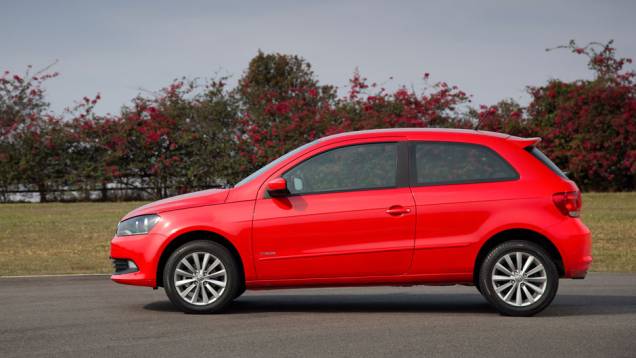 VW Gol 2p | <a href="https://quatrorodas.abril.com.br/salao-do-automovel/2012/carros/gol-duas-portas-708543.shtml" rel="migration">Leia mais</a> VW Gol 2p | <a href="https://quatrorodas.abril.com.br/salao-do-automovel/2012/carros/gol-duas-portas-708543.shtml" rel="migration">Leia mais</a>