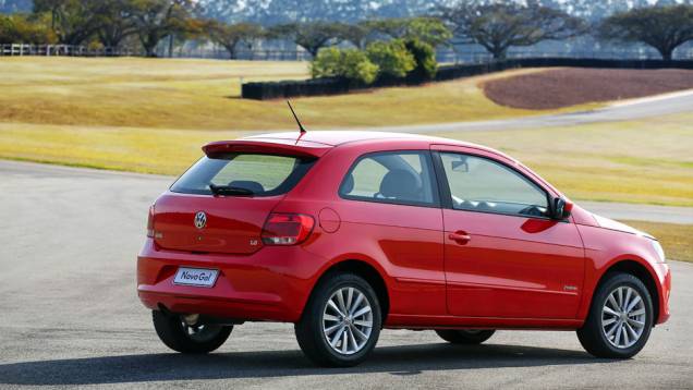VW Gol 2p | <a href="https://quatrorodas.abril.com.br/salao-do-automovel/2012/carros/gol-duas-portas-708543.shtml" rel="migration">Leia mais</a> VW Gol 2p | <a href="https://quatrorodas.abril.com.br/salao-do-automovel/2012/carros/gol-duas-portas-708543.shtml" rel="migration">Leia mais</a>
