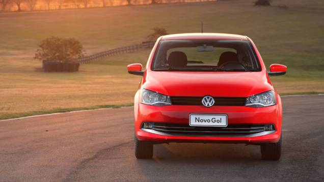 VW Gol 2p | <a href="https://quatrorodas.abril.com.br/salao-do-automovel/2012/carros/gol-duas-portas-708543.shtml" rel="migration">Leia mais</a> VW Gol 2p | <a href="https://quatrorodas.abril.com.br/salao-do-automovel/2012/carros/gol-duas-portas-708543.shtml" rel="migration">Leia mais</a>
