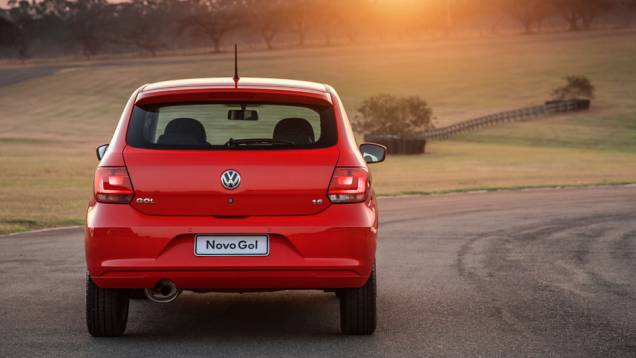 VW Gol 2p | <a href="https://quatrorodas.abril.com.br/salao-do-automovel/2012/carros/gol-duas-portas-708543.shtml" rel="migration">Leia mais</a> VW Gol 2p | <a href="https://quatrorodas.abril.com.br/salao-do-automovel/2012/carros/gol-duas-portas-708543.shtml" rel="migration">Leia mais</a>