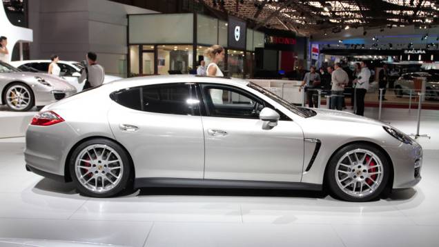 Carroceria foi rebaixada em 10 mm <a href="https://quatrorodas.abril.com.br/salao-do-automovel/2012/carros/panamera-gts-709505.shtml" rel="migration">Leia mais</a> Carroceria foi rebaixada em 10 mm <a href="https://quatrorodas.abril.com.br/salao-do-automovel/2012/carros/panamera-gts-709505.shtml" rel="migration">Leia mais</a>